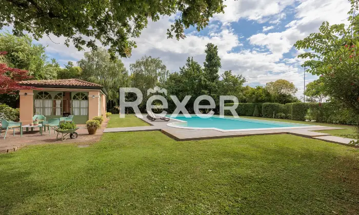 Rexer-Ferrara-Casale-di-Prestigio-con-Piscina-e-Parco-Privato-Altro