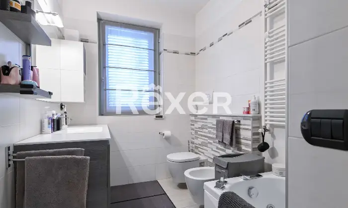 Rexer-osio-sotto-In-Classe-B-Moderno-trilocale-al-piano-terra-con-camino-Altro