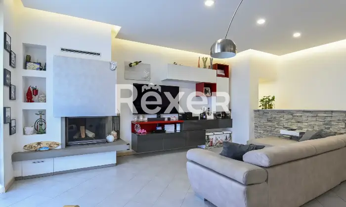 Rexer-osio-sotto-In-Classe-B-Moderno-trilocale-al-piano-terra-con-camino-Altro