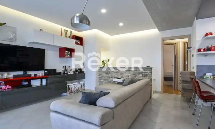 Rexer-osio-sotto-In-Classe-B-Moderno-trilocale-al-piano-terra-con-camino-Altro