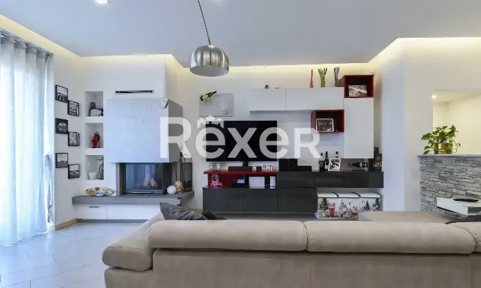 Rexer-osio-sotto-In-Classe-B-Moderno-trilocale-al-piano-terra-con-camino-Altro