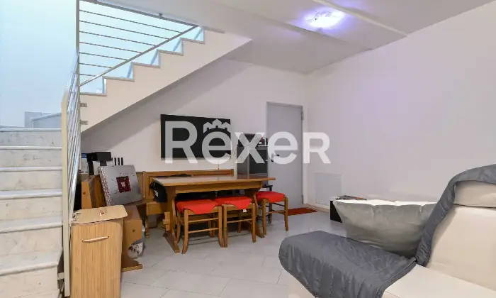 Rexer-osio-sotto-In-Classe-B-Moderno-trilocale-al-piano-terra-con-camino-Altro