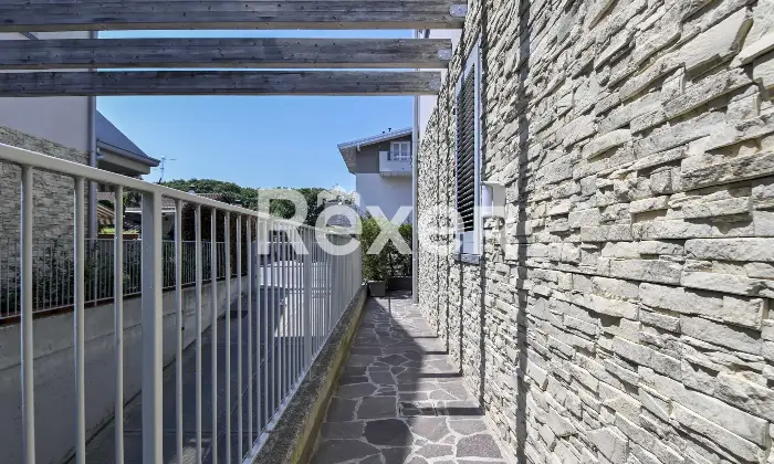Rexer-osio-sotto-In-Classe-B-Moderno-trilocale-al-piano-terra-con-camino-Altro