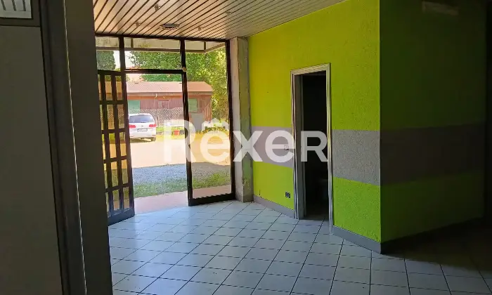 Rexer-Borgomanero-Ampio-locale-commerciale-con-box-auto-e-corte-privata-nel-cuore-di-Borgomanero-Altro