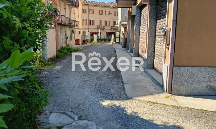 Rexer-Borgomanero-Ampio-locale-commerciale-con-box-auto-e-corte-privata-nel-cuore-di-Borgomanero-Altro