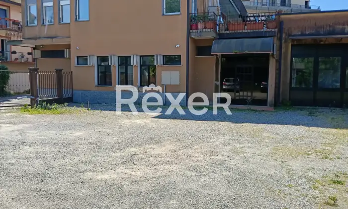 Rexer-Borgomanero-Ampio-locale-commerciale-con-box-auto-e-corte-privata-nel-cuore-di-Borgomanero-Altro