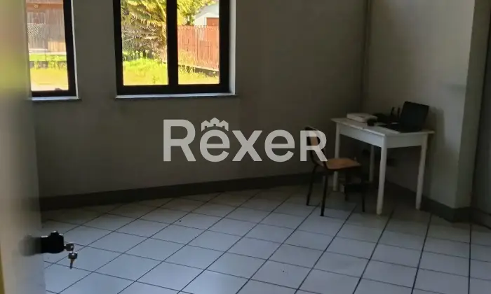 Rexer-Borgomanero-Ampio-locale-commerciale-con-box-auto-e-corte-privata-nel-cuore-di-Borgomanero-Altro
