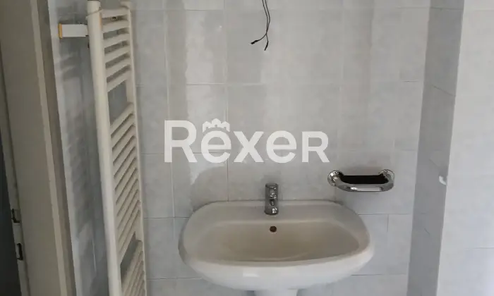 Rexer-Borgomanero-Ampio-locale-commerciale-con-box-auto-e-corte-privata-nel-cuore-di-Borgomanero-Altro