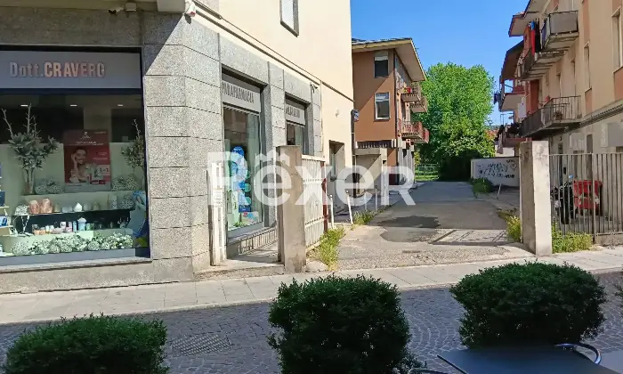 Rexer-Borgomanero-Ampio-locale-commerciale-con-box-auto-e-corte-privata-nel-cuore-di-Borgomanero-Altro
