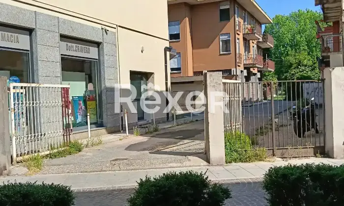Rexer-Borgomanero-Ampio-locale-commerciale-con-box-auto-e-corte-privata-nel-cuore-di-Borgomanero-Altro