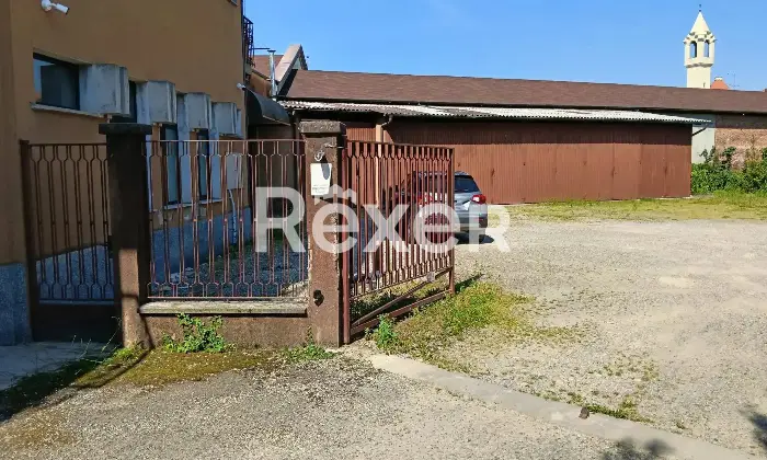 Rexer-Borgomanero-Ampio-locale-commerciale-con-box-auto-e-corte-privata-nel-cuore-di-Borgomanero-Altro