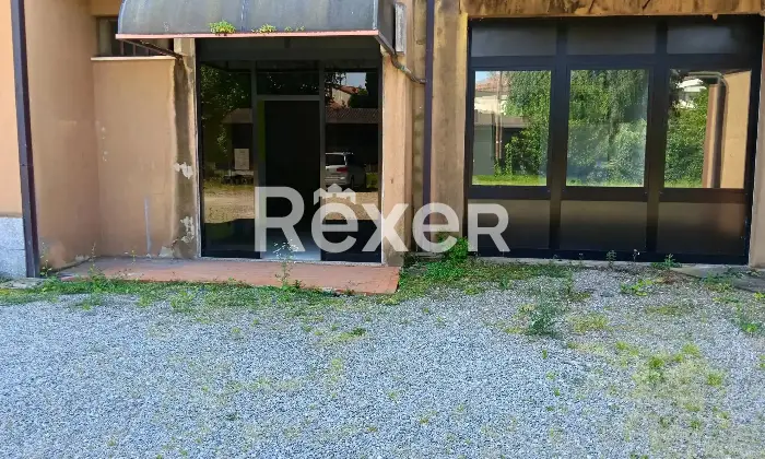 Rexer-Borgomanero-Ampio-locale-commerciale-con-box-auto-e-corte-privata-nel-cuore-di-Borgomanero-Altro