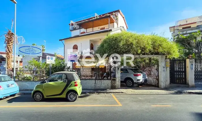 Rexer-Giardini-Naxos-Stabile-indipendente-con-spazi-esterni-esclusivi-nel-centro-di-Giardini-Naxos-Altro