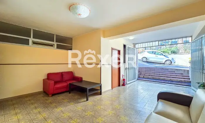 Rexer-Giardini-Naxos-Stabile-indipendente-con-spazi-esterni-esclusivi-nel-centro-di-Giardini-Naxos-Altro
