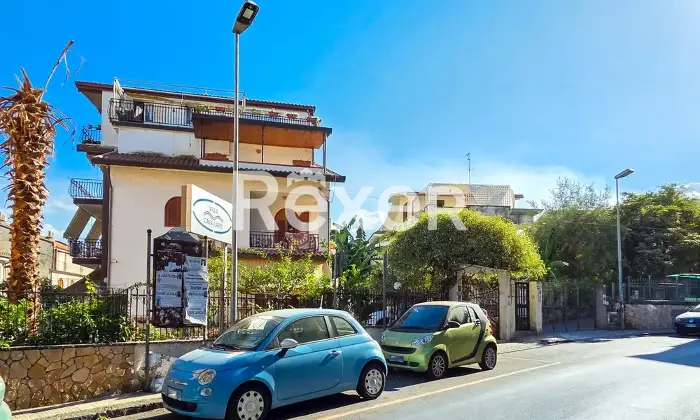 Rexer-Giardini-Naxos-Stabile-indipendente-con-spazi-esterni-esclusivi-nel-centro-di-Giardini-Naxos-Altro