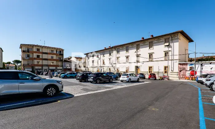 Rexer-Sesto-Fiorentino-Piazza-Lavagnini-ultimo-piano-con-soffitta-Altro