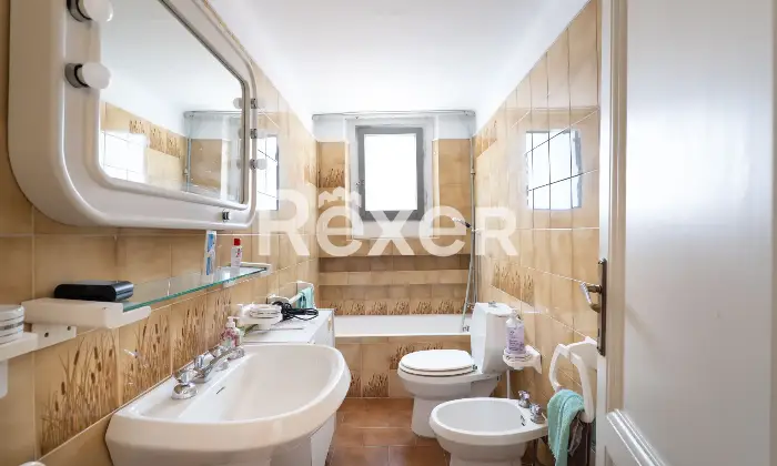 Rexer-Sesto-Fiorentino-Piazza-Lavagnini-ultimo-piano-con-soffitta-Altro