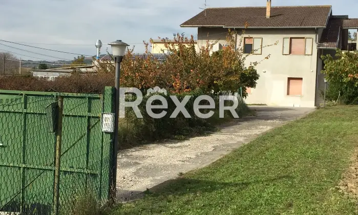 Rexer-Penne-Casa-indipendente-con-terreno-in-vendita-in-Ponte-SantAntonio-a-Penne-Altro