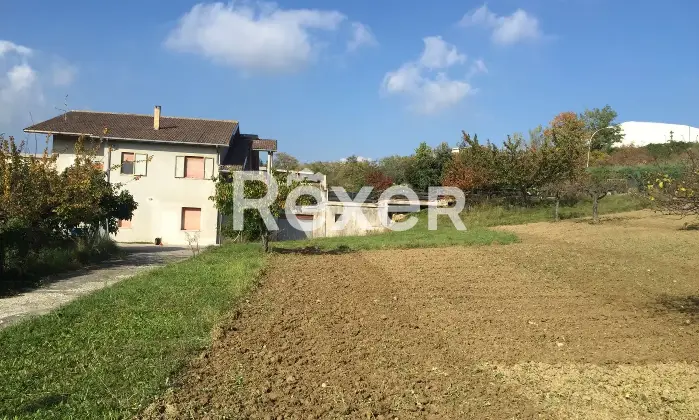 Rexer-Penne-Casa-indipendente-con-terreno-in-vendita-in-Ponte-SantAntonio-a-Penne-Altro