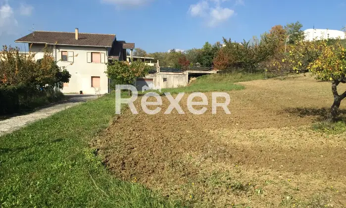 Rexer-Penne-Casa-indipendente-con-terreno-in-vendita-in-Ponte-SantAntonio-a-Penne-Altro