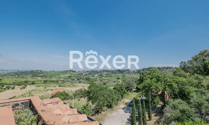 Rexer-Grottaferrata-Panoramica-villa-bifamiliare-con-piscina-a-Grottaferrata-Altro