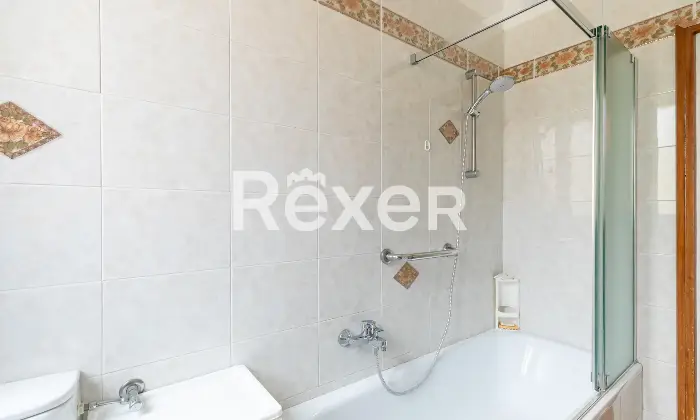 Rexer-Bologna-Via-Nazionale-Toscana-appartamento-con-terrazzo-e-cantina-Altro