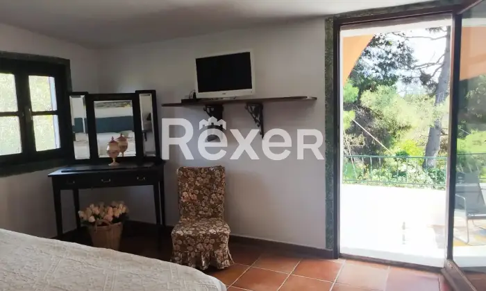Rexer-Quartu-SantElena-E-S-S-E-N-Z-A-CASA-e-giardino-Camera-da-letto-matrimoniale