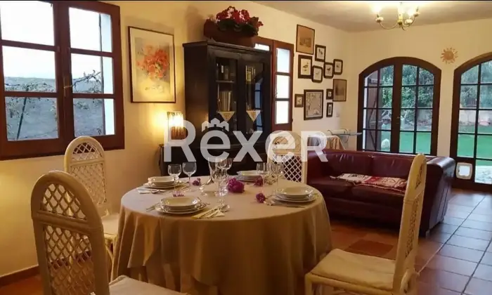 Rexer-Quartu-SantElena-E-S-S-E-N-Z-A-CASA-e-giardino-Soggiorno