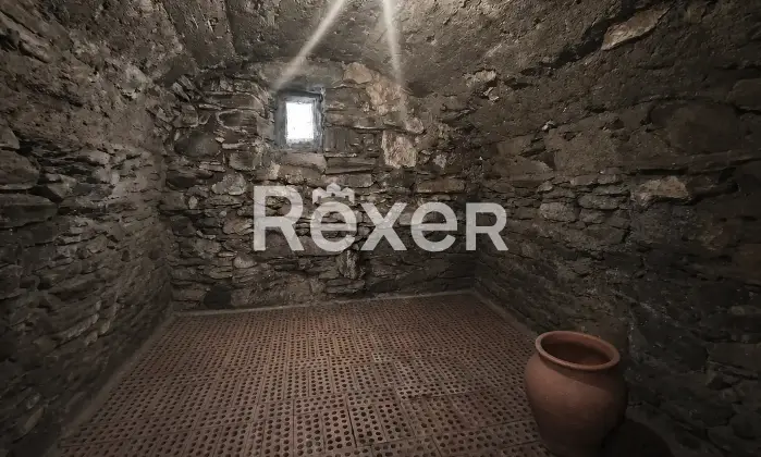 Rexer-Chaillod-Piccola-casa-di-montagna-nel-borgo-di-Chaillod-Altro