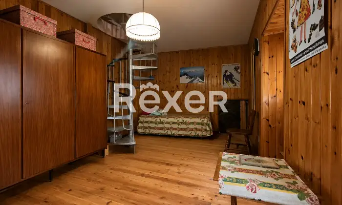 Rexer-Chaillod-Piccola-casa-di-montagna-nel-borgo-di-Chaillod-Altro