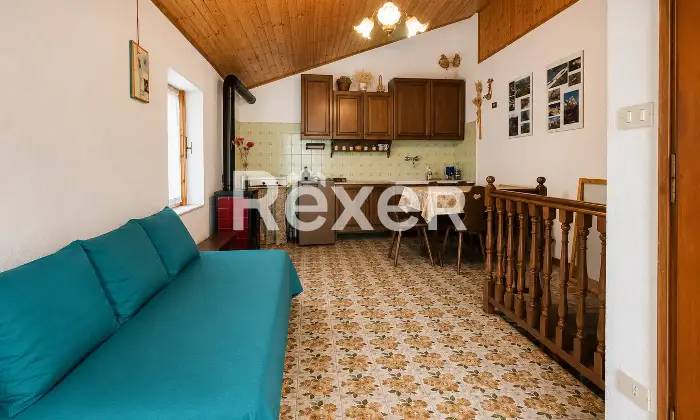 Rexer-Chaillod-Piccola-casa-di-montagna-nel-borgo-di-Chaillod-Altro