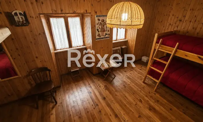 Rexer-Chaillod-Piccola-casa-di-montagna-nel-borgo-di-Chaillod-Altro