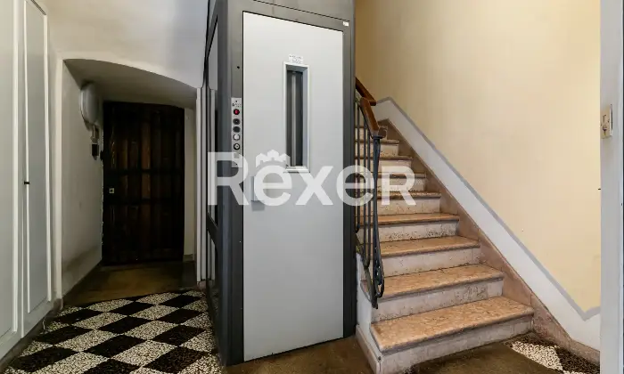 Rexer-Bologna-Strada-Maggiore-appartamento-con-terrazzo-e-posto-auto-Altro