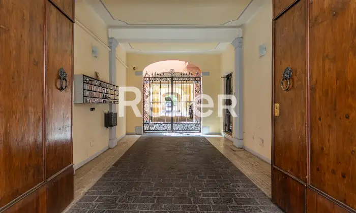 Rexer-Bologna-Strada-Maggiore-appartamento-con-terrazzo-e-posto-auto-Altro
