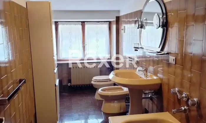 Rexer-Gandino-Vendesi-ampio-immobile-su-due-livelli-Bagno