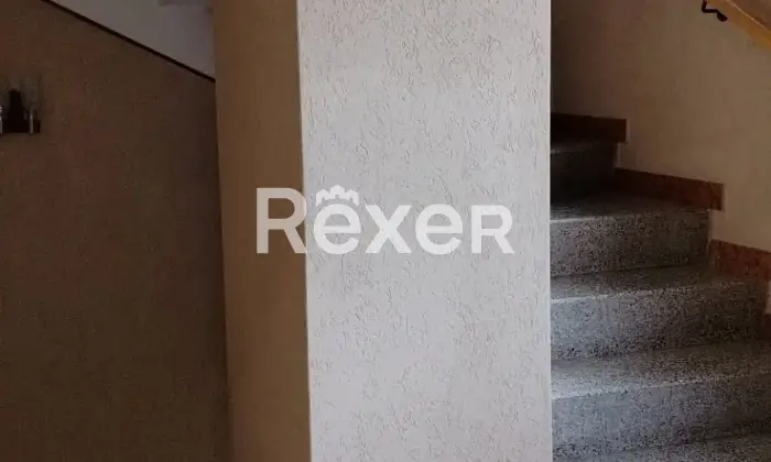 Rexer-Gandino-Vendesi-ampio-immobile-su-due-livelli-Scala