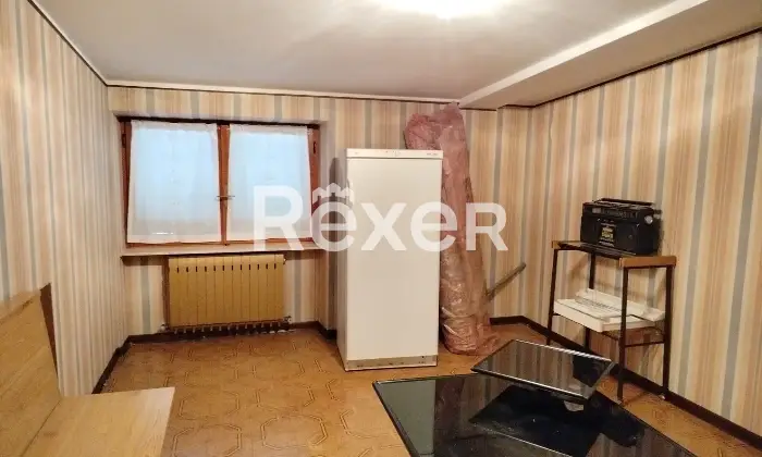Rexer-Gandino-Vendesi-ampio-immobile-su-due-livelli-Altro