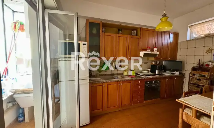 Rexer-Barcellona-Pozzo-di-Gotto-Casa-indipendente-su-due-piani-disponibile-da-novembredicembre-Cucina