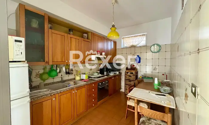 Rexer-Barcellona-Pozzo-di-Gotto-Casa-indipendente-su-due-piani-disponibile-da-novembredicembre-Cucina