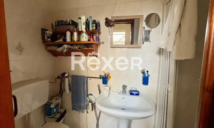 Rexer-Barcellona-Pozzo-di-Gotto-Casa-indipendente-su-due-piani-disponibile-da-novembredicembre-Bagno