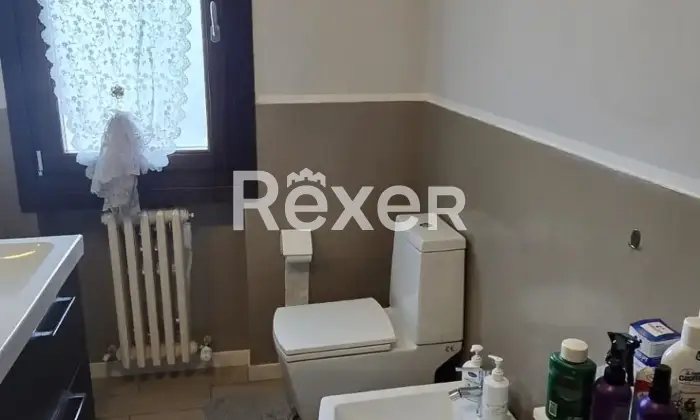Rexer-Cavriglia-Il-tuo-rifugio-moderno-vista-lago-alle-porte-del-Chianti-Bagno