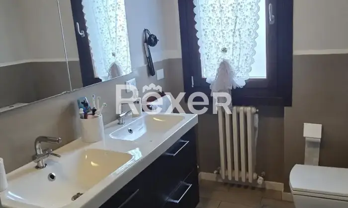 Rexer-Cavriglia-Il-tuo-rifugio-moderno-vista-lago-alle-porte-del-Chianti-Bagno