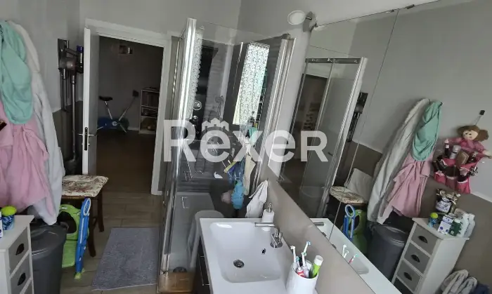 Rexer-Cavriglia-Il-tuo-rifugio-moderno-vista-lago-alle-porte-del-Chianti-Bagno