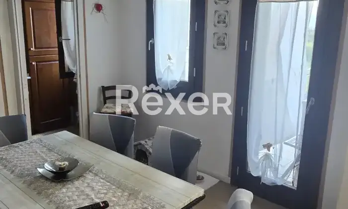 Rexer-Cavriglia-Il-tuo-rifugio-moderno-vista-lago-alle-porte-del-Chianti-Sala-da-pranzo