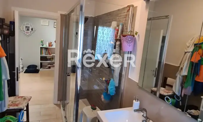 Rexer-Cavriglia-Il-tuo-rifugio-moderno-vista-lago-alle-porte-del-Chianti-Bagno