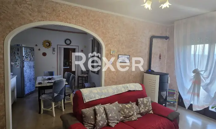 Rexer-Cavriglia-Il-tuo-rifugio-moderno-vista-lago-alle-porte-del-Chianti-Salone