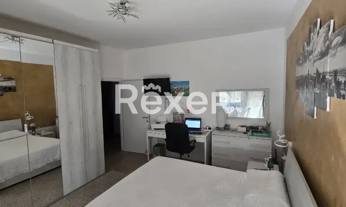 Rexer-Cavriglia-Il-tuo-rifugio-moderno-vista-lago-alle-porte-del-Chianti-Camera-da-letto