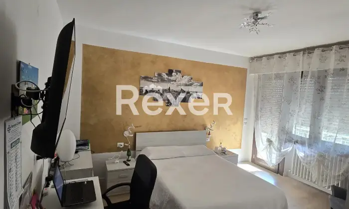 Rexer-Cavriglia-Il-tuo-rifugio-moderno-vista-lago-alle-porte-del-Chianti-Camera-da-letto