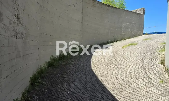 Rexer-Vasto-Trilocale-coibentato-con-box-e-posto-auto-a-Vasto-Altro