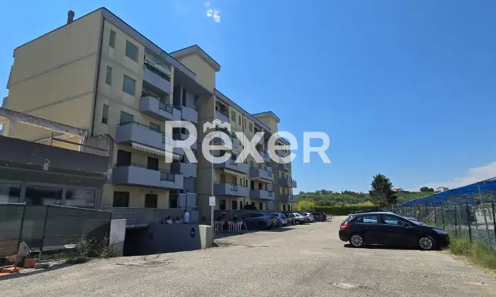 Rexer-Vasto-Trilocale-coibentato-con-box-e-posto-auto-a-Vasto-Altro